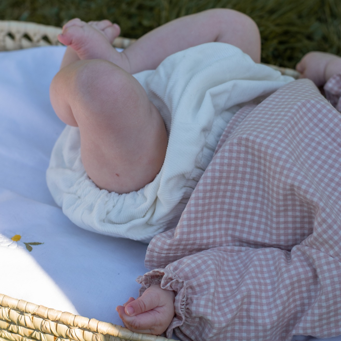 Bloomer mixte bébé très facile à enfiler et confortable. En été avec les gambettes à l'air et en hiver avec des collants.